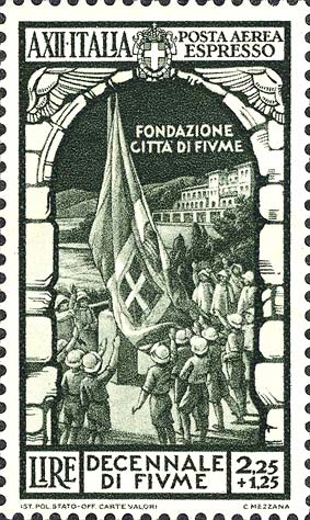 Francobollo Alzabandiera Davanti alla Sede della Fondazione di Fiume -  1934