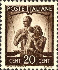 Francobollo Coppia con Bambino e Bilancia della Giustizia -  1945