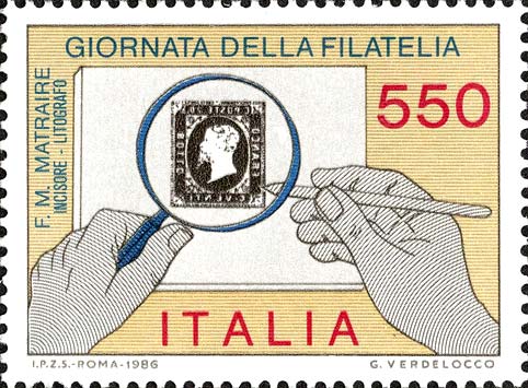 Francobollo Collezionista che Osserva con la Lente il 5 c. di Sardegna -  1986